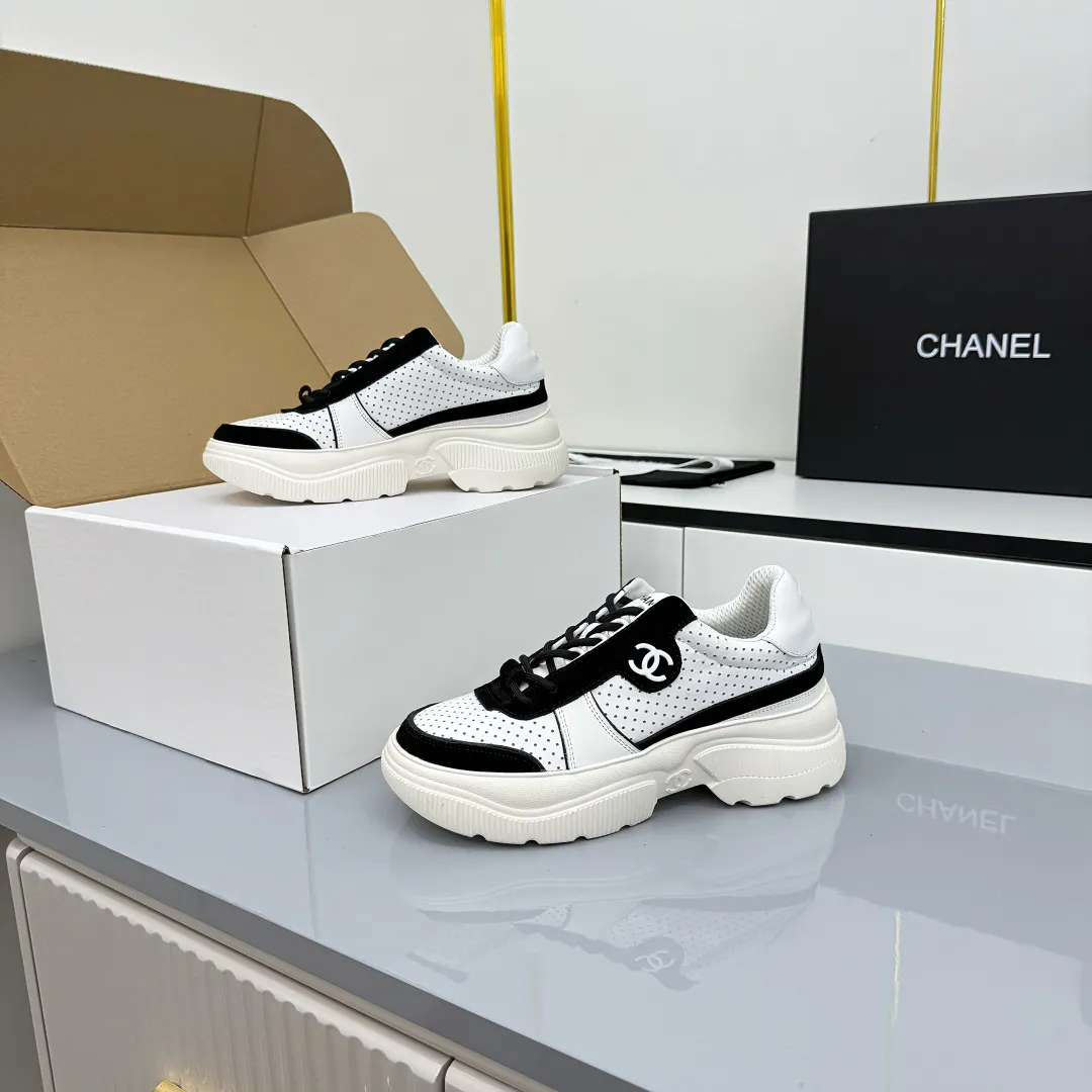 👟👟Ex-factory price 620👟👟 Chanel bread shoes ~ original calfskin panda shoes Chanel 25C latest hot style panda black and white sports shoes casual sneakers Xiaoxiang hot item classic black and white panda color coco girls must pay Fabric: original custom mixed sheepskin lining: original imported breathable mesh lining outsole: Original molded rubber + TPU combination Size: Women's 35-41